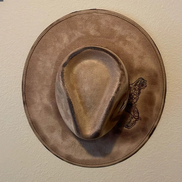 Daugherty Design NWOT hand burned floral animal skull hat size medium - Picture 1 of 7